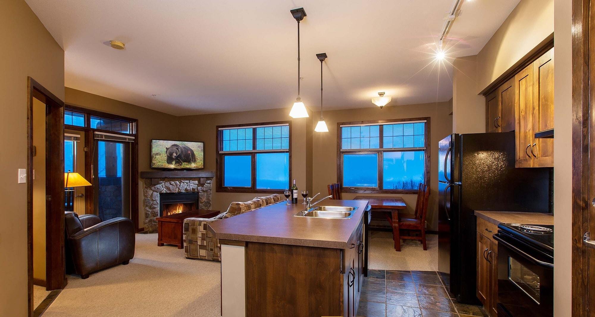 Glacier Mountaineer Lodge Golden Exteriér fotografie
