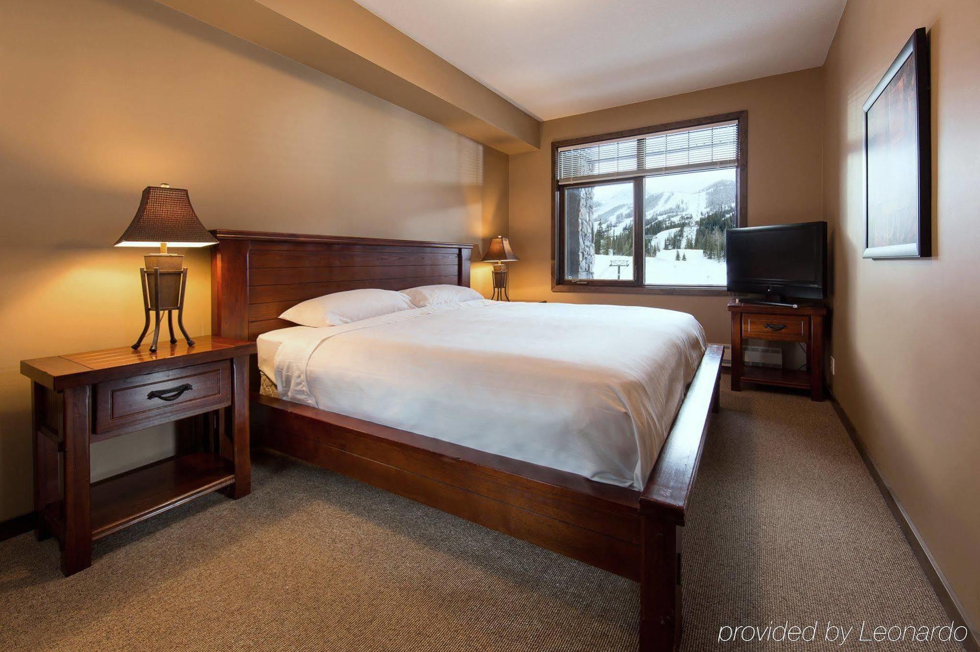 Glacier Mountaineer Lodge Golden Exteriér fotografie